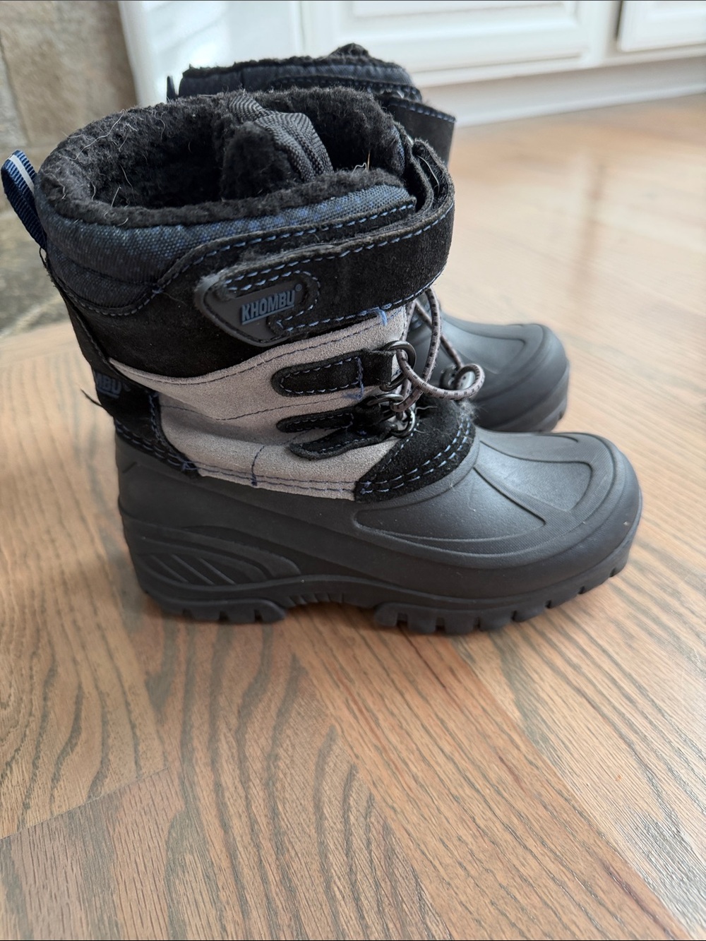Khombu Kids Black and Gray Snow Boots